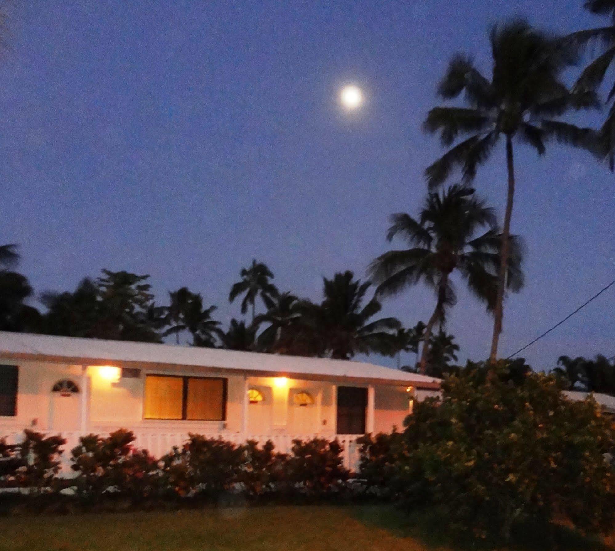 Aaron'S Cottage Hilo Eksteriør billede